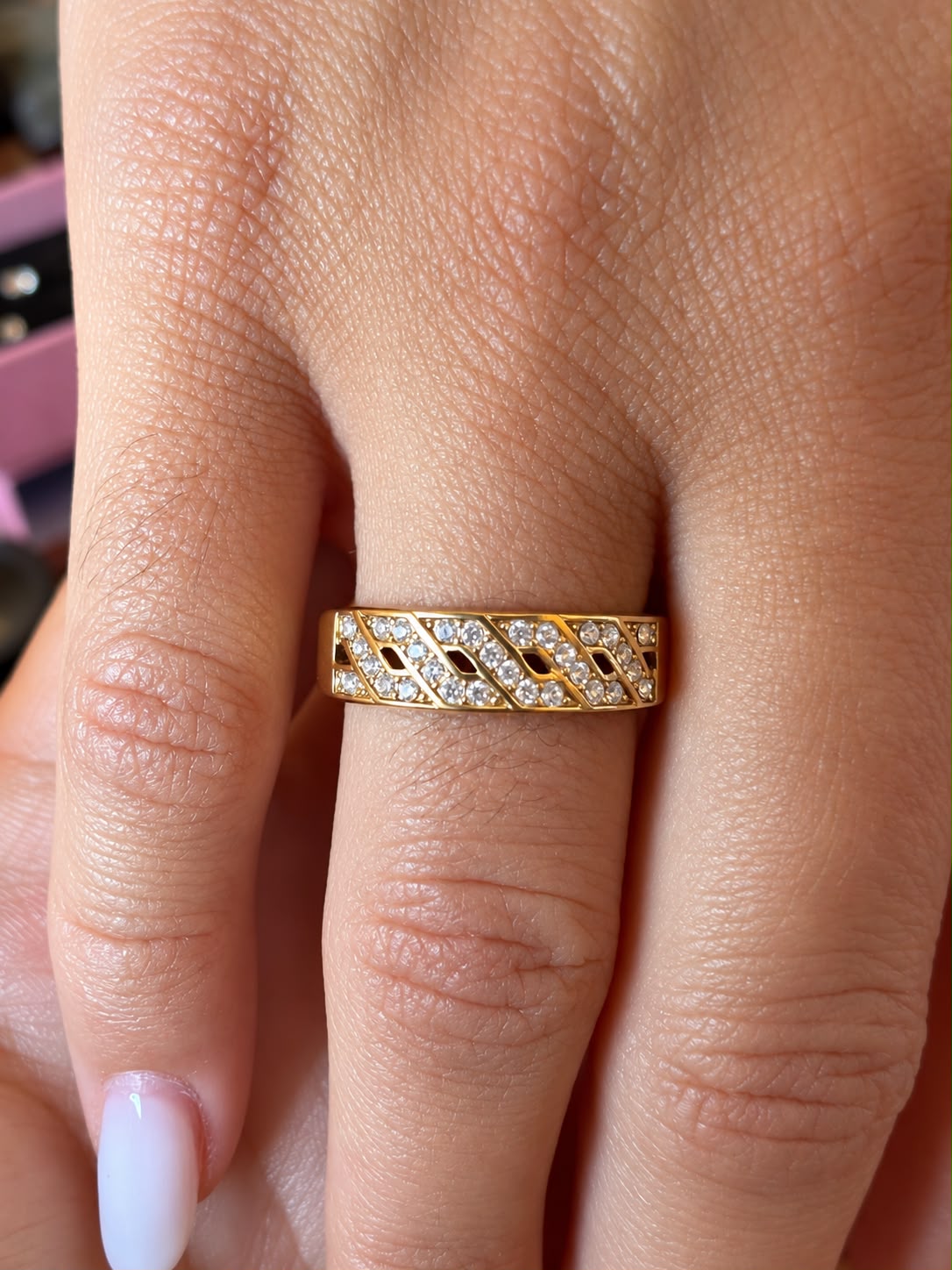 Anel entrelaçado dourado